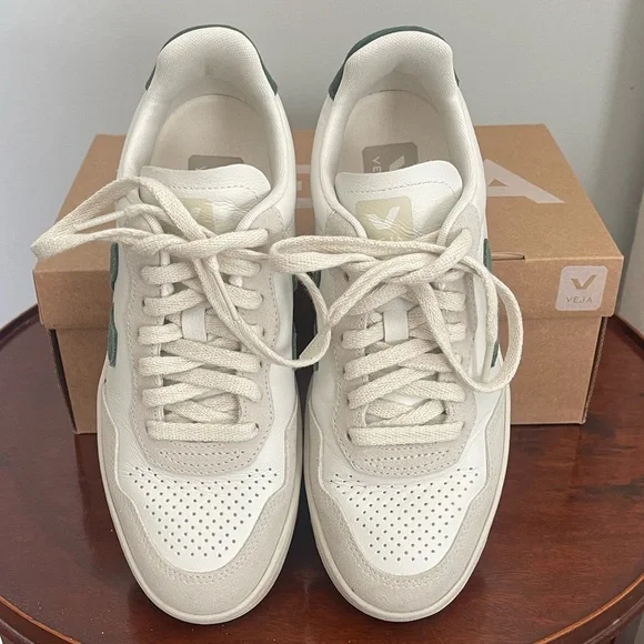 Veja V-90 Sneakers in Extra-White Cypress in Size 38 - Picture 8 of 10